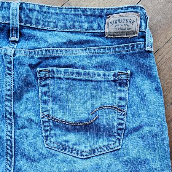Signature by Levi Strauss Low Rise Bootcut Jeans Size Misses 8 Short - Picture 15 of 16